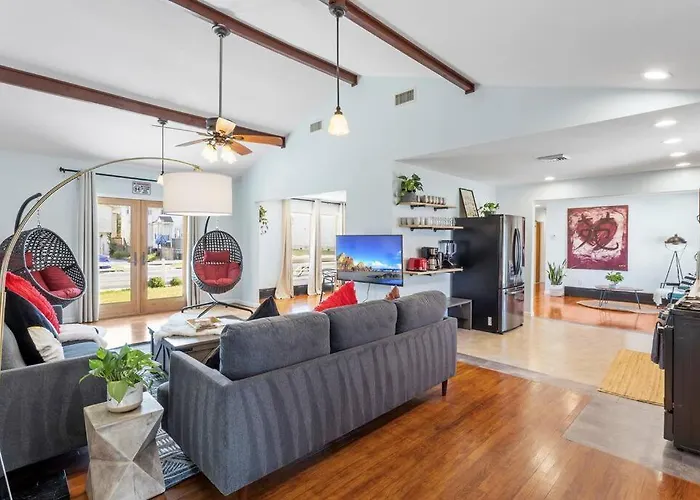 Ac Beach Farmhouse Retreat - 5Bd 2Ba